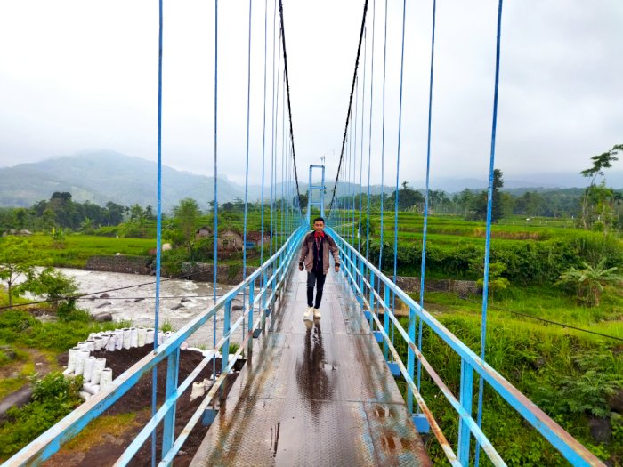 Mau Healing Gratis Wajib Coba Sensasi Di Jembatan Biru Lereng Argopuro