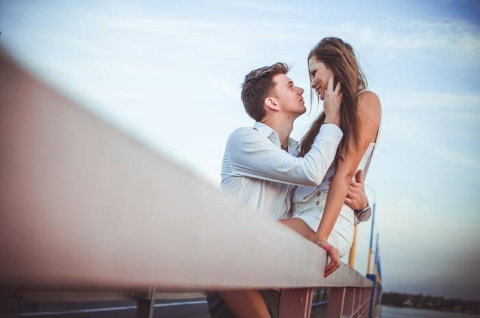 4 zodiak yang mudah jatuh cinta pada pandangan pertama
