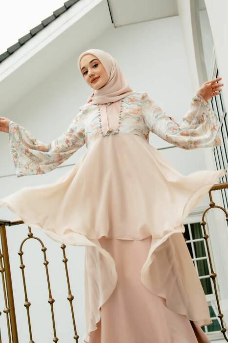 Desainer Toera Imara digandeng MYD untuk menyuguhkan tren fashion muslim 2024. (MYD)