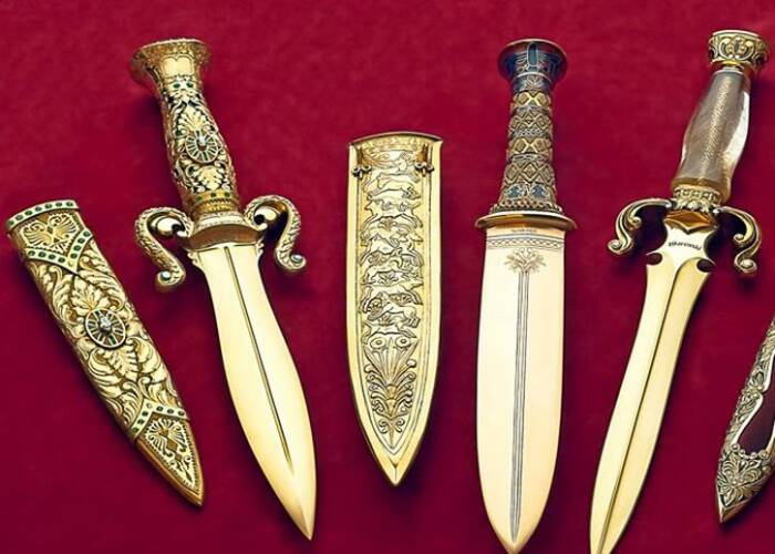 The Gem Of The Orient Knife
