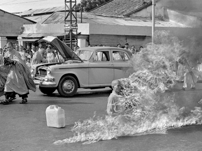 Aksi Nekat Biksu Vietnam Bakar Diri di Tengah Perang Tahun 1963 Bikin Gempar Dunia
