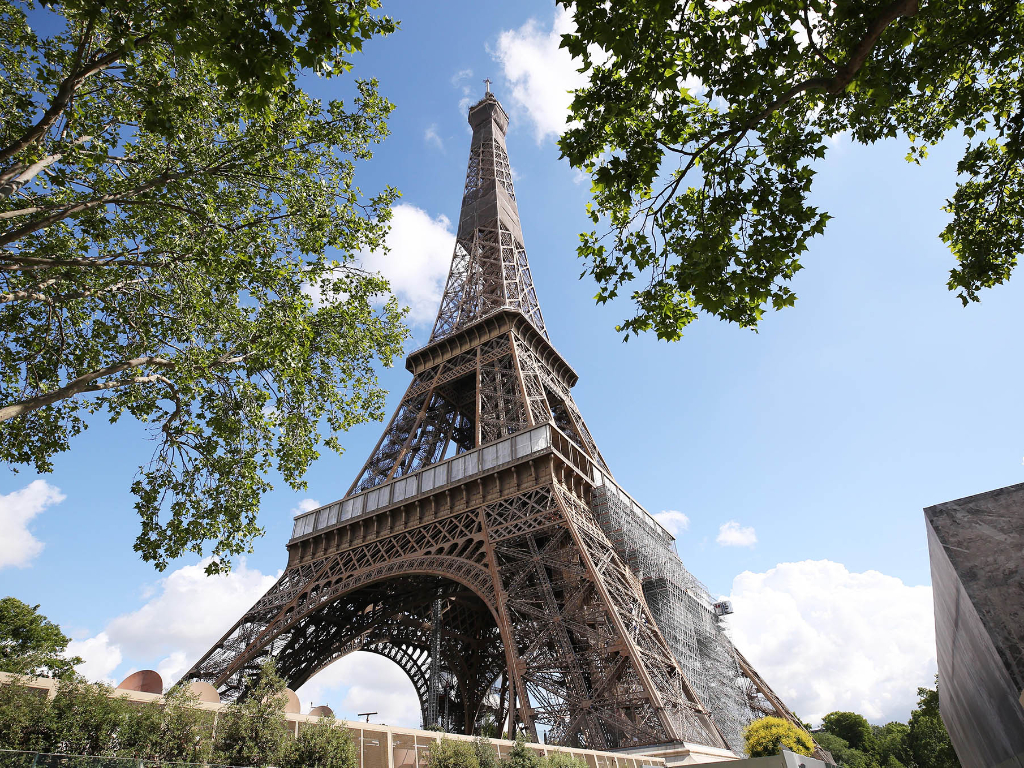 FOTO Menara Eiffel Siap Dibuka Kembali 25 Juni