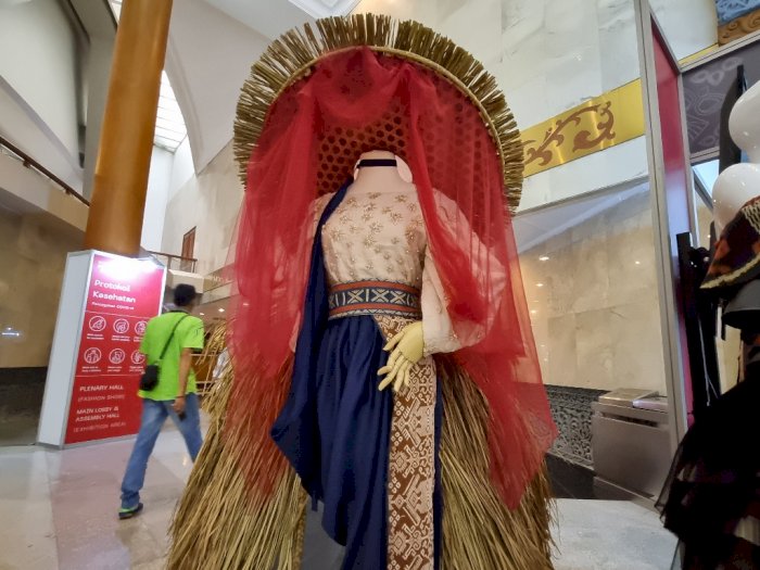 IFS Pamer Karya Busana dari Kain NTT di IFW 2023 Salah Satunya Terinspirasi Film Marlina