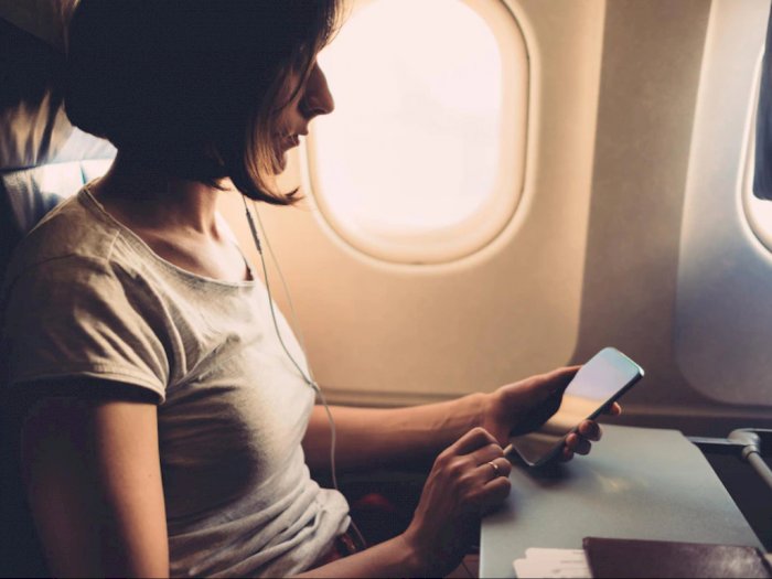 Penumpang akan Diizinkan Menggunakan Internet Selama Penerbangan Gak Perlu Mode Pesawat
