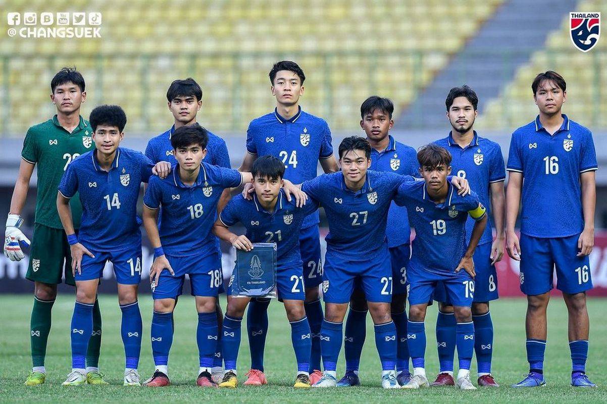 Thailand football. Тонбури команда футбол Таиланд.