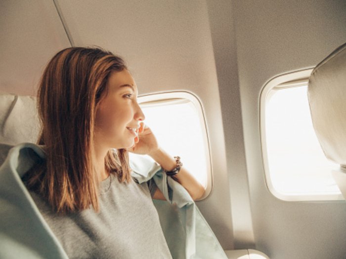 5 Tips Mencegah Kulit Kering Saat Bepergian dengan Pesawat