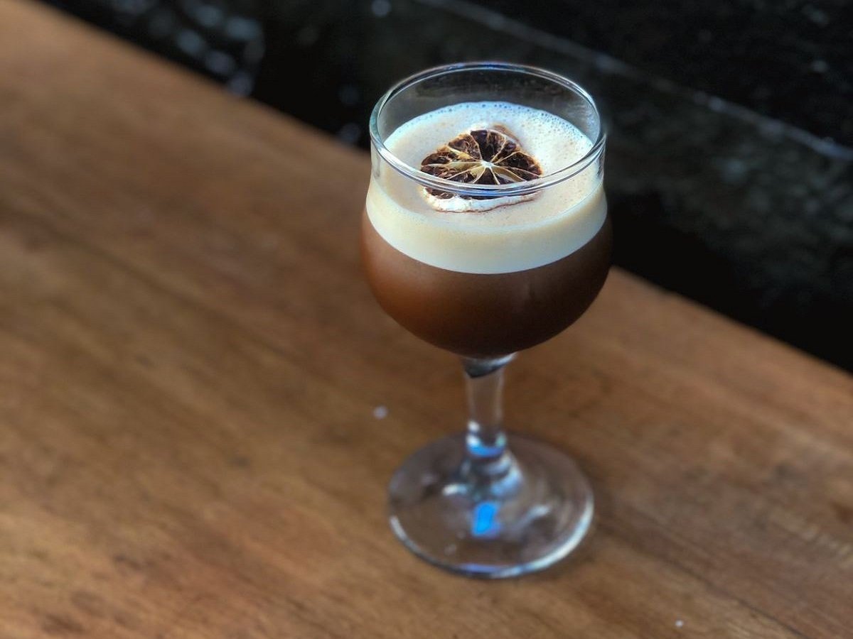 Palm Sugar Latte dan Memory of Mine, Minuman Khas Toko Kopi Mapan Kwikku