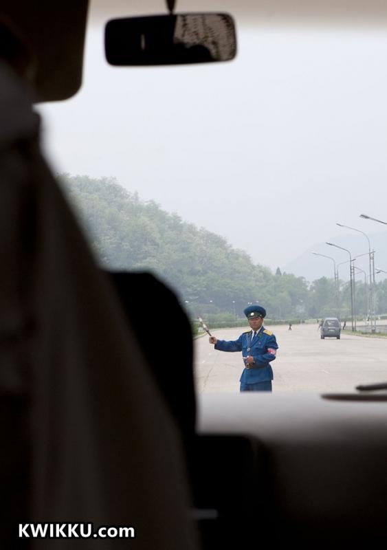 Polisi Kwikku, Polisi