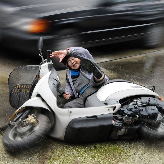 Pesan nenek quotNikung biar makin kenceng naik motor yaquot Kwikku, Pesan nenek quotNikung biar makin kenceng naik motor yaquot