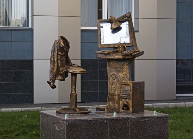 Memorial to a computer technician Kwikku, Memorial to a computer technician