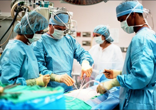 Dokter Bedah Kwikku, Dokter Bedah