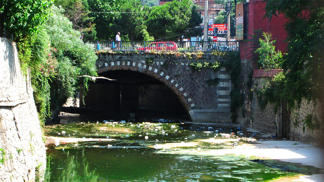 Kwikku, Ada jembatan tertua yang dibangun sejak  SM bernama Caravan Bridge diatas sungai Meles Turki