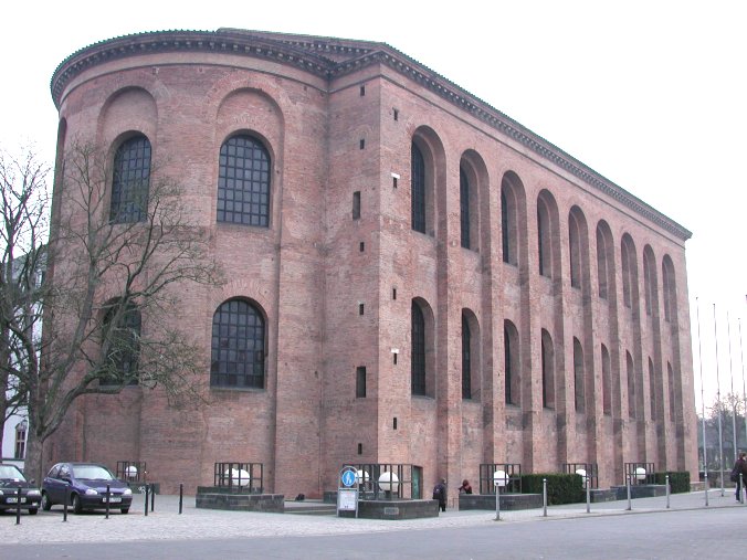Kwikku, Basilica of Constantine Trier Jerman yang dibangun sejak  M dan berfungsi sebagai gereja