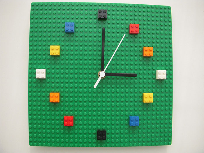 Kwikku, Ada jam dinding juga yang dari lego makin mempercantik rumah nih
