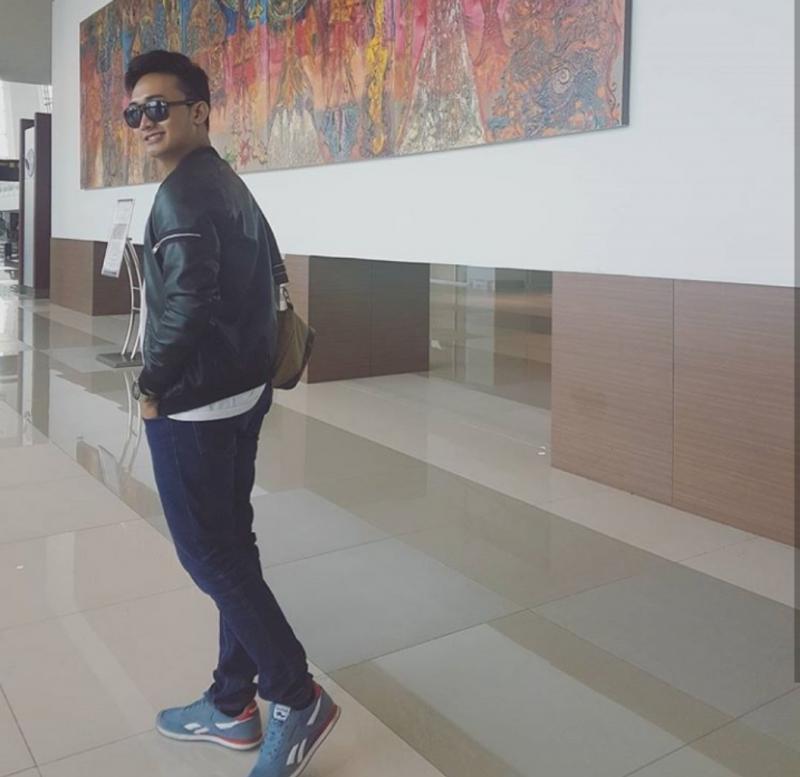 So setuju bukan kalau dibalik kostum show yang dikenakannya ada sosok Boby Tince yang macho Kwikku, So setuju bukan kalau dibalik kostum show yang dikenakannya ada sosok Boby Tince yang macho