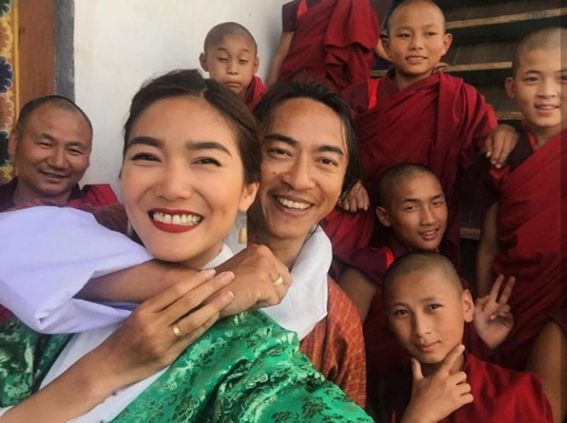 Bukannya mengadakan pesta mewah Domique Diyose dan Ivan Handoyo menggelar pernikahan sederhana pada tanggal Oktober lalu di Bhutan Kwikku, Bukannya mengadakan pesta mewah Domique Diyose dan Ivan Handoyo menggelar pernikahan sederhana pada tanggal Oktober lalu di Bhutan