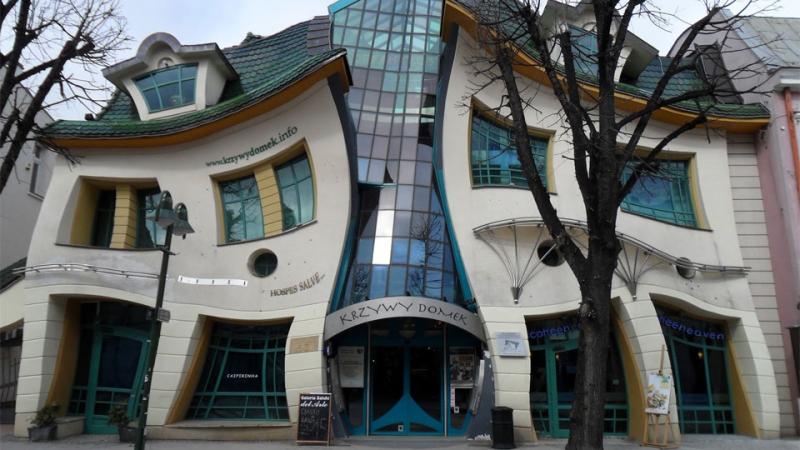 The Crooked House Polandia Kwikku, The Crooked House Polandia