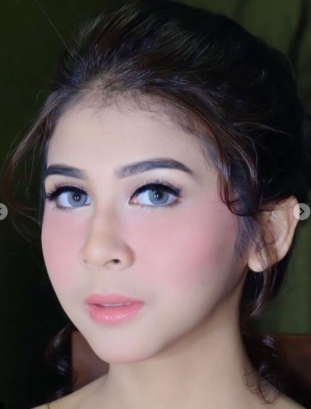 Make up Elegan Kwikku, Make up Elegan