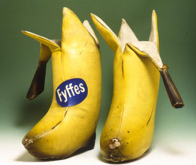 Banana Shoes Lucu sih tapi yakin mau ke luar pakai ini Kwikku, Banana Shoes Lucu sih tapi yakin mau ke luar pakai ini