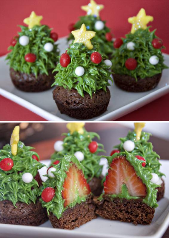 Christmas and strawberry cupcakes siap dihidangkan saat malam Natal Kwikku, Christmas and strawberry cupcakes siap dihidangkan saat malam Natal