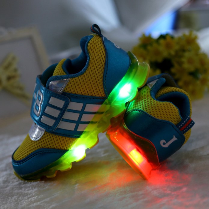 Sepatu Menyala Kwikku, Sepatu Menyala
