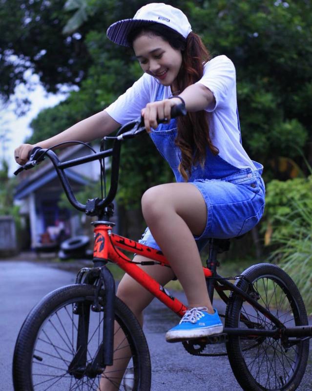 Della Monica punya gaya yang Swag abis Kwikku, Della Monica punya gaya yang Swag abis