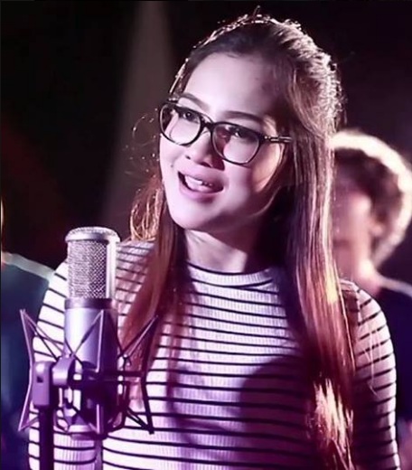 Ini dia sang diva Nella Kharisma Gayanya waktu di video klip dan di panggung mirip aktris Drakor Kwikku, Ini dia sang diva Nella Kharisma Gayanya waktu di video klip dan di panggung mirip aktris Drakor