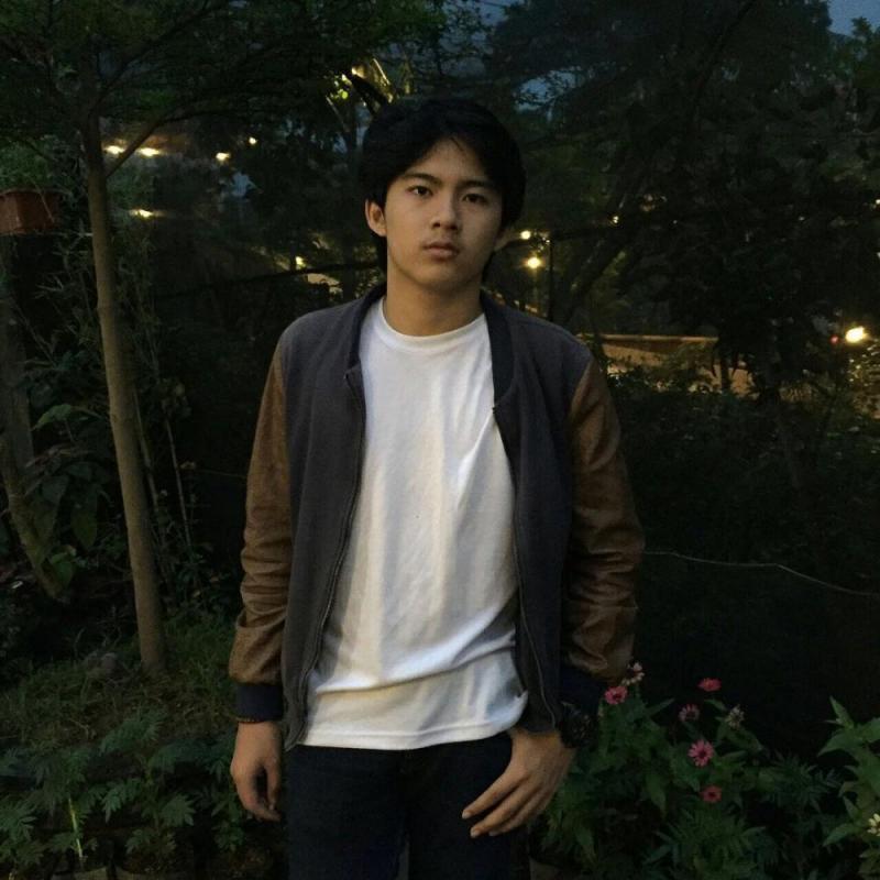 Nama Gusti Rayhan pertama kali muncul saat kasus ayahnya Farhat Abbas dengan Ahmad Dhani Ia merupakan anak dari perkawinan siri pengacara kontroversial itu dengan seorang wanita bernama Rita Tresnawati Kwikku, Nama Gusti Rayhan pertama kali muncul saat kasus ayahnya Farhat Abbas dengan Ahmad Dhani Ia merupakan anak dari perkawinan siri pengacara kontroversial itu dengan seorang wanita bernama Rita Tresnawati