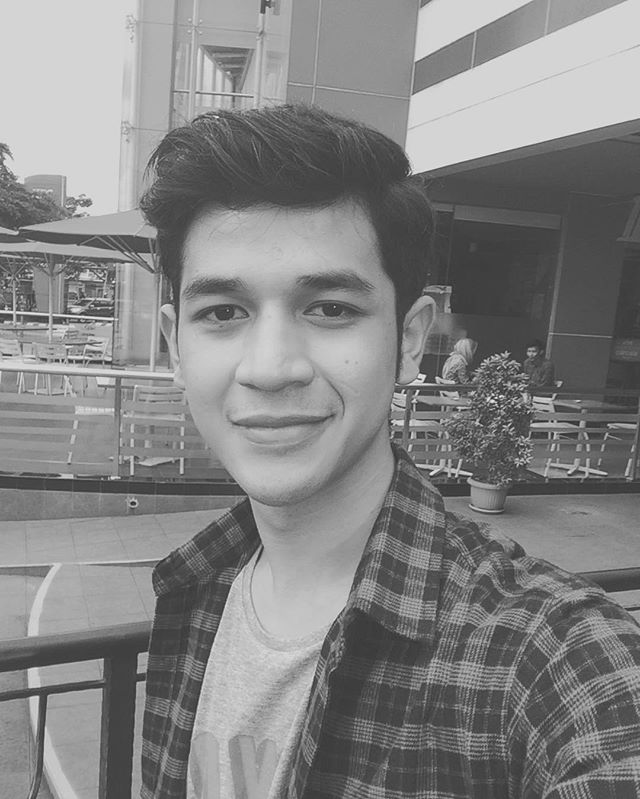 Pria yang akrab dipanggil Debo ini lahir di Sukabumi pada akhir bulan Januari Kwikku, Pria yang akrab dipanggil Debo ini lahir di Sukabumi pada akhir bulan Januari