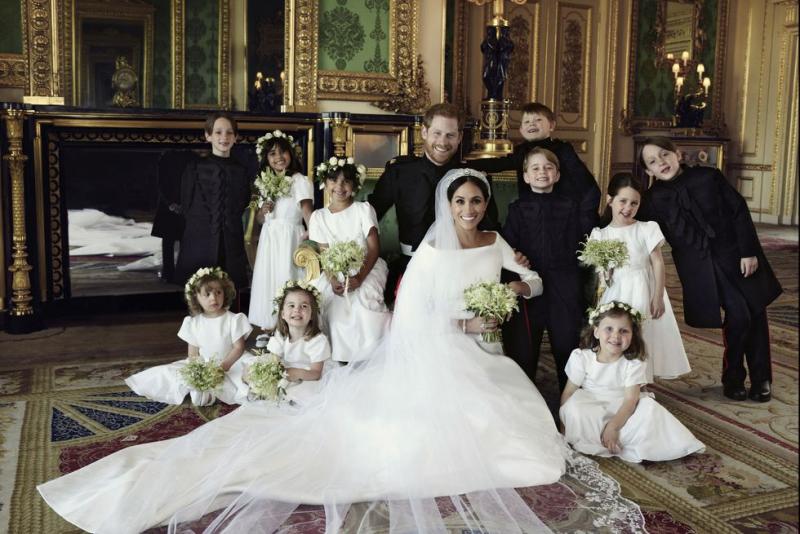 Nah ini foto para bridesmaids dan page boy bersama kedua mempelai Hayooo mana yang Putri Charlotte Kwikku, Nah ini foto para bridesmaids dan page boy bersama kedua mempelai Hayooo mana yang Putri Charlotte