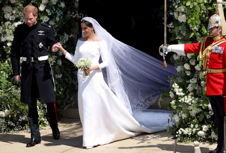 Meghan berjalan di antara bunga putih Kwikku, Meghan berjalan di antara bunga putih