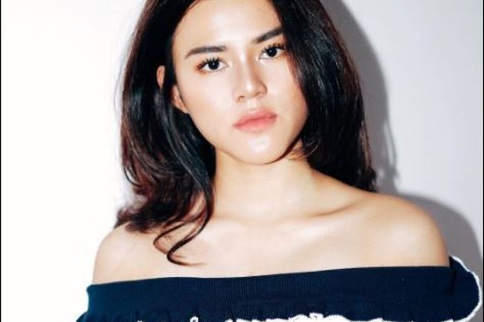 Gaya fotonya Raisa banget ya Kwikku, Gaya fotonya Raisa banget ya