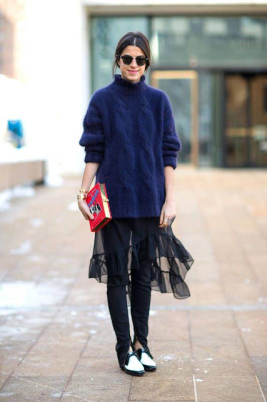 Memadukan sweater dan long skinny jeans dengan tulle memberikan sedikit ornamen agar penampilanmu tidak monoton Kwikku, Memadukan sweater dan long skinny jeans dengan tulle memberikan sedikit ornamen agar penampilanmu tidak monoton