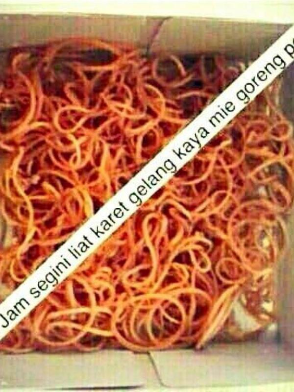 Saking pengennya masuk waktu buka Lihat gelang karet keinget mie goreng Kwikku, Saking pengennya masuk waktu buka Lihat gelang karet keinget mie goreng