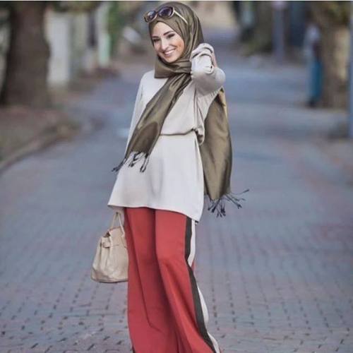 Meski identik dengan sporty tapi palazzo pants cocok juga untuk acara formal Asalkan dipadukan dengan atasan yang match blouse misalnya Kwikku, Meski identik dengan sporty tapi palazzo pants cocok juga untuk acara formal Asalkan dipadukan dengan atasan yang match blouse misalnya