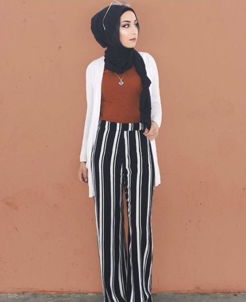 Stripe pants akhirakhir ini memang menjadi favorit di kalangan para hijabers Pas banget bila dipadukan dengan outwear putih dan jilbab hitam Elegan bukan Kwikku, Stripe pants akhirakhir ini memang menjadi favorit di kalangan para hijabers Pas banget bila dipadukan dengan outwear putih dan jilbab hitam Elegan bukan