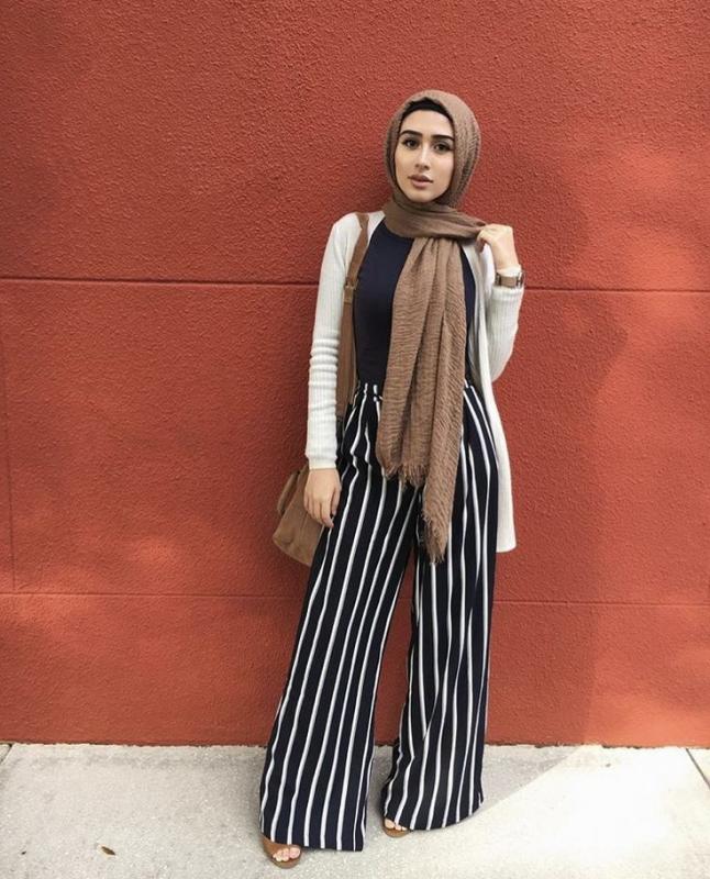 Stripe kulot pilihan tepat untuk kamu yang suka warna netral Paduan dengan basic hitam dan outwear putih membuat penampilan lebih senada Kwikku, Stripe kulot pilihan tepat untuk kamu yang suka warna netral Paduan dengan basic hitam dan outwear putih membuat penampilan lebih senada