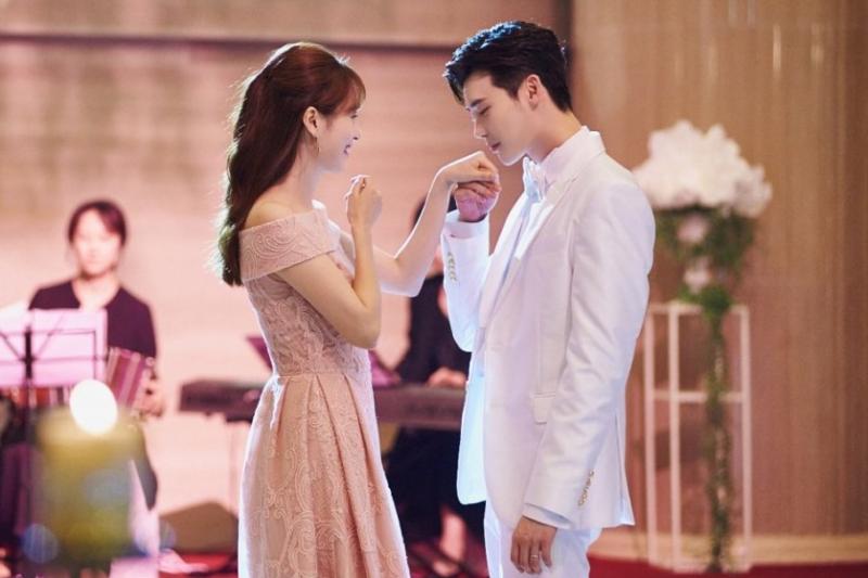Lee Jong Suk dan Han Hyo Joo W Kwikku, Lee Jong Suk dan Han Hyo Joo W