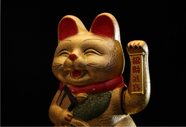 Makna Aksesoris pada Boneka Maneki Neko Kwikku, Makna Aksesoris pada Boneka Maneki Neko