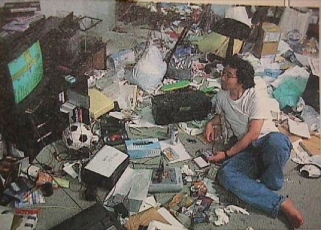 Inilah Pemilik Ruang Kerja Paling Jorok dan Berantakan Yoshihiro Togashi Kwikku, Inilah Pemilik Ruang Kerja Paling Jorok dan Berantakan Yoshihiro Togashi
