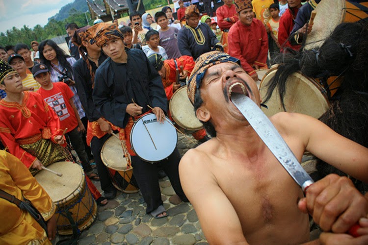 Debus Kwikku, Debus
