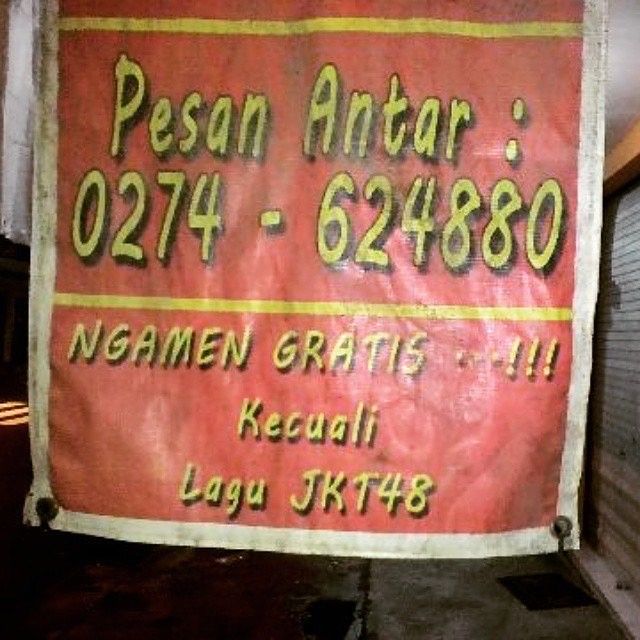 Jadi ngamen itu harus bayar ya kok kenapa juga lagunya harus dibatasi hanya sang pencipta spanduklah yang mengetahui Kwikku, Jadi ngamen itu harus bayar ya kok kenapa juga lagunya harus dibatasi hanya sang pencipta spanduklah yang mengetahui