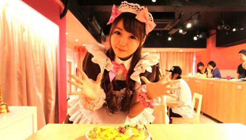 Makan dan Main bareng pelayan cantik di Maid Cafe Kwikku, Makan dan Main bareng pelayan cantik di Maid Cafe