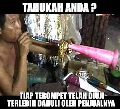 Hayo mana suaranya orangorang yang beli terompet tahun baru kemarin nyesek gak setelah melihat gambar di bawah wakakakak Kwikku, Hayo mana suaranya orangorang yang beli terompet tahun baru kemarin nyesek gak setelah melihat gambar di bawah wakakakak
