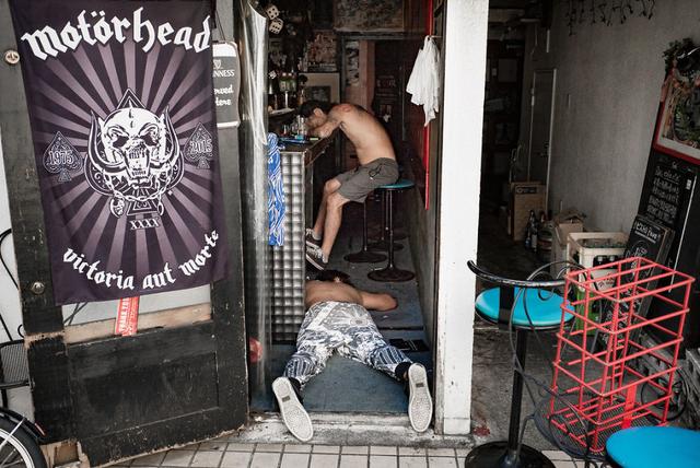 Buset tidur nggak tau tempat Kwikku, Buset tidur nggak tau tempat