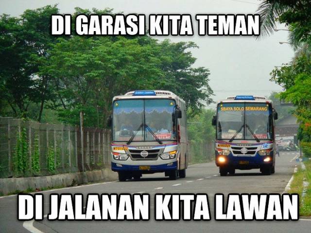Udah gak aneh lagi kan Para supir bus kayak gini pasti kerjaannya kebutkebutan ketika melakukan penjelajahan antar provinsi Kwikku, Udah gak aneh lagi kan Para supir bus kayak gini pasti kerjaannya kebutkebutan ketika melakukan penjelajahan antar provinsi