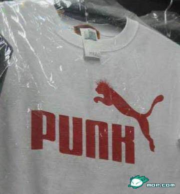 Siapa sih yang gak kenal model kaos dengan brand yang satu ini Saking populernya imitasinya juga banyak tuh yang buatan Cina Kwikku, Siapa sih yang gak kenal model kaos dengan brand yang satu ini Saking populernya imitasinya juga banyak tuh yang buatan Cina