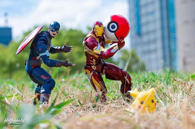 Kwikku, Liat tuh action figure Iron Man sama Captain Amerika lagi merencanakan penangkapan Pikacu