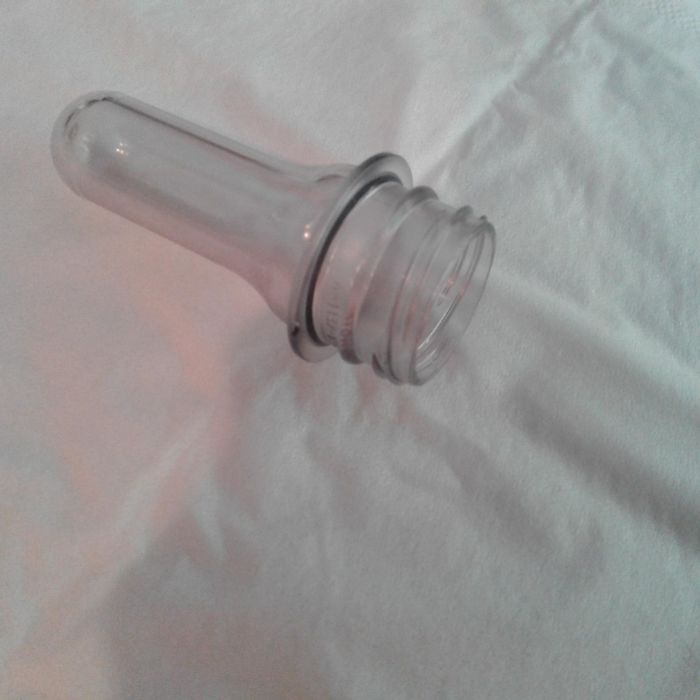 Beginilah bentuk botol minuman yang belum diisi di pabrik Kwikku, Beginilah bentuk botol minuman yang belum diisi di pabrik
