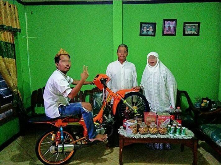 Setelah melihat potret keluarga yang satu ini gimana perasaan sobat kwikkers Rasanya tuh nyeletuk banget yah anaknya siapa sih Kwikku, Setelah melihat potret keluarga yang satu ini gimana perasaan sobat kwikkers Rasanya tuh nyeletuk banget yah anaknya siapa sih